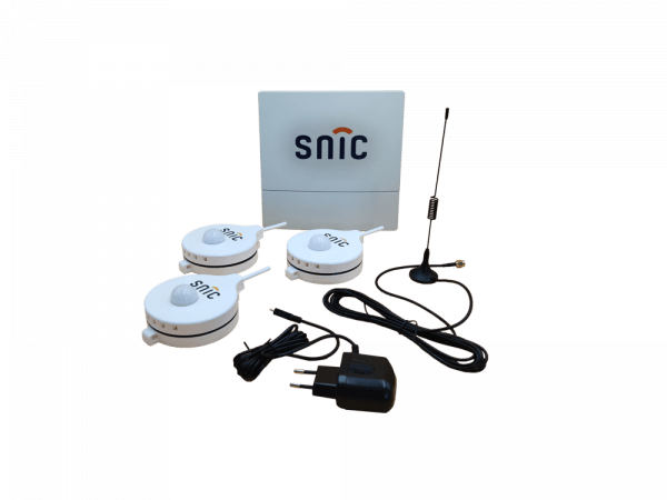 Imagen del kit starter o equipo básico que ofrece Snic para los rpincipiantes: contiene un nodo central y 3 sensore THL
